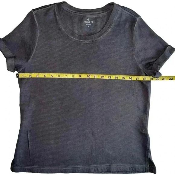 Dark grey Athleta rolled sleeves side slit nwot top size small - Picture 6 of 8